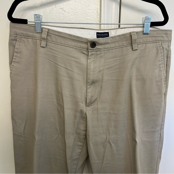 Dockers Men’s Classic Fit W38 L34 Khaki Pants Stretch Cotton Blend - Picture 2 of 10